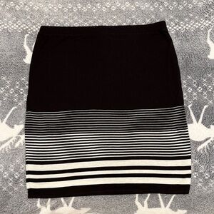 Max Studio Black and White Pencil Skirt